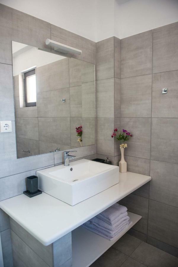 Irene Twin Condo Plataria Exteriör bild